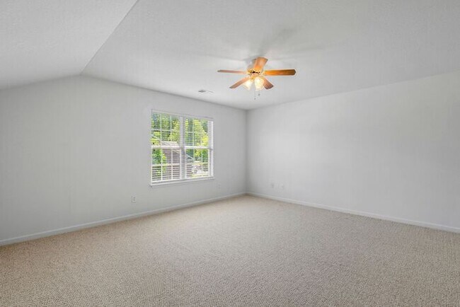 Building Photo - NW Brick Townhome, Granite Counter-Tops, Wood Floors, FP, Garage!