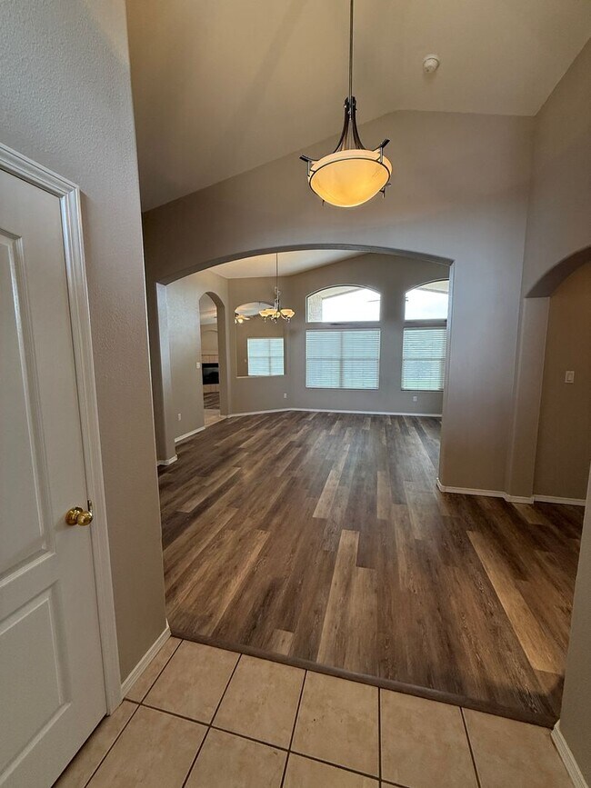 Building Photo - Beautiful home in the Sonoma Ranch Area.