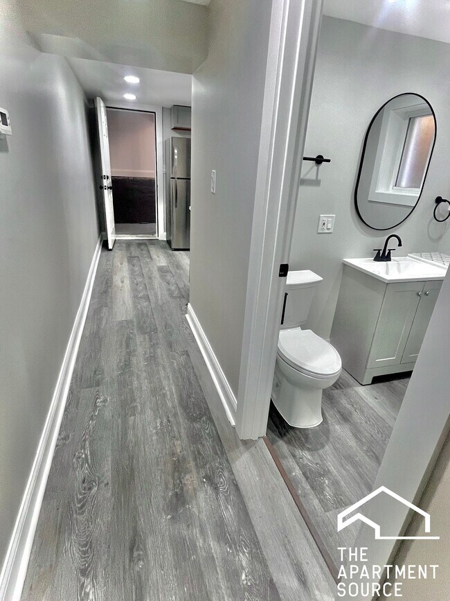 Building Photo - 2937 N Fairfield Ave