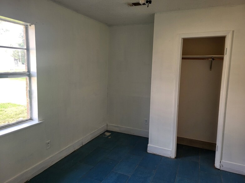 Building Photo - 104 Cottonwood Ave