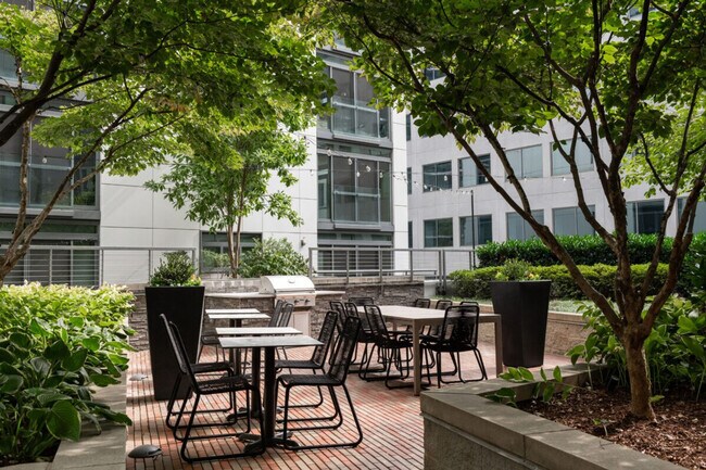 Building Photo - 1343 Ives Pl SE