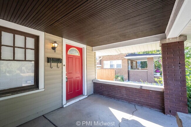 Building Photo - "Charming 3 Bedroom with Hardwood Floors i...