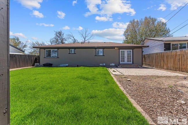 Building Photo - 990 Akard Dr