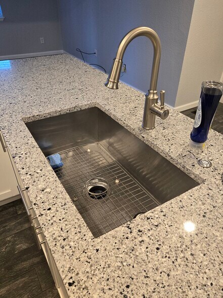 Single farmhouse sink - 8731 Field Way