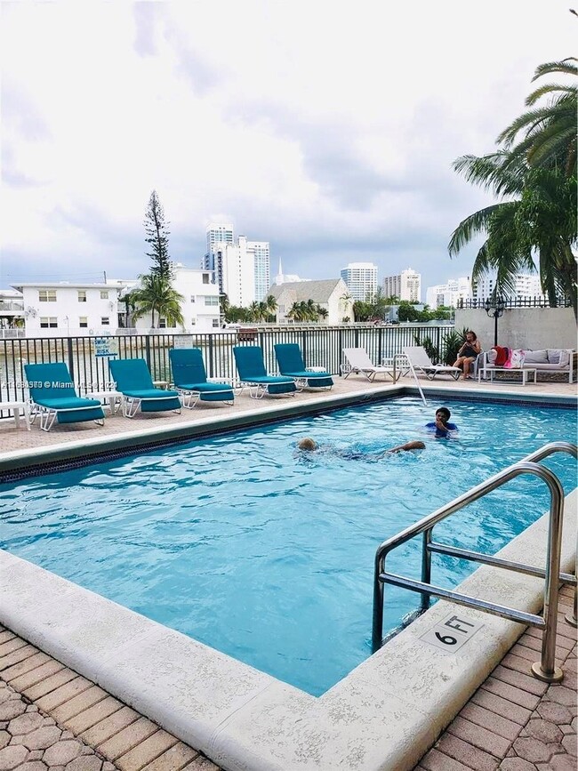 Building Photo - 6937 Bay Dr