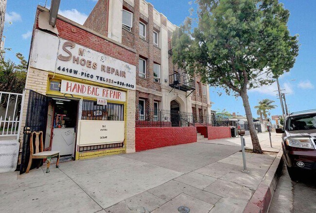 Building Photo - 4418 W Pico Blvd