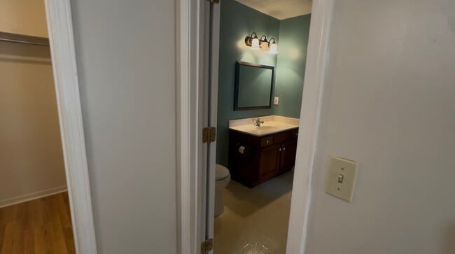 Building Photo - 1016 Champion Dr