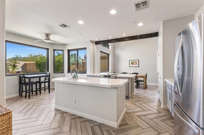 Building Photo - 10340 E Caribbean Ln