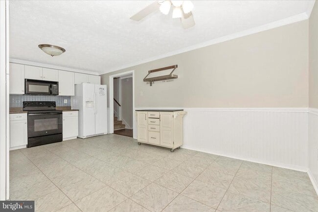 Building Photo - 207 Contour Rd