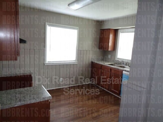 Building Photo - 1255 Hooven Ave