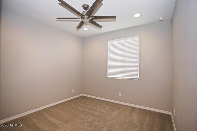 Building Photo - 7013 W Bajada Rd