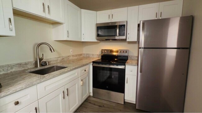 Building Photo - 43 Easthampton B