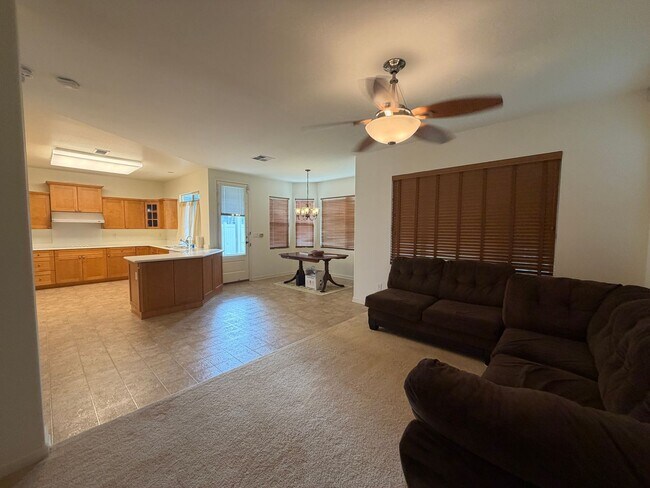 Building Photo - Spacious 4-Bedroom Ewa Beach Home with Den...