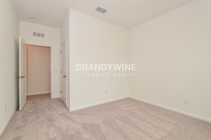 Building Photo - 1574 Effra Wy