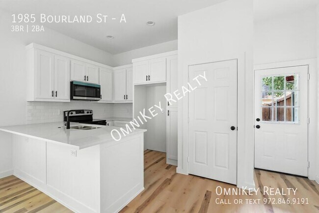 Building Photo - 1985 Bourland St