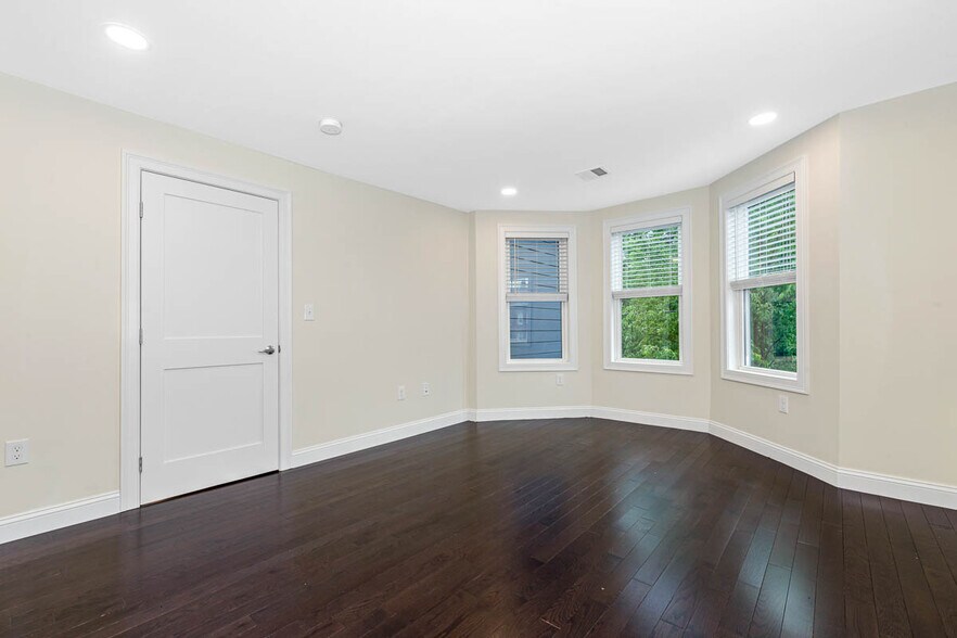 Building Photo - 77 Winchester St