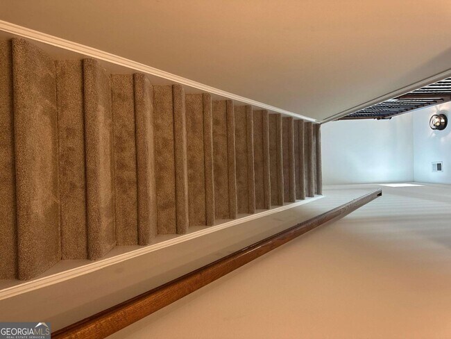 Building Photo - 403 Village View