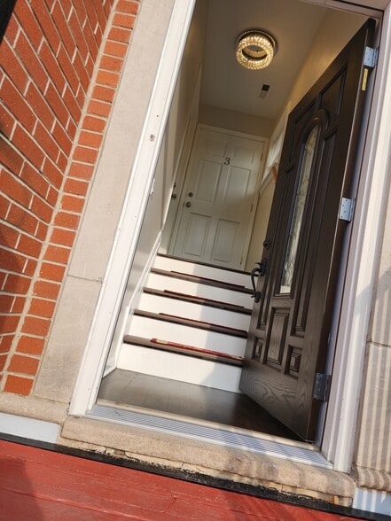 Entryway - 5911 S Indiana Ave