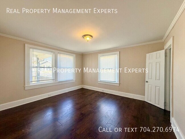 Building Photo - 4 Hickory St SW