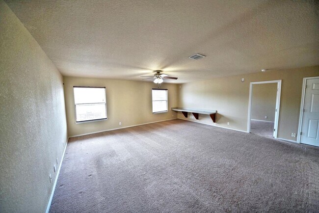 Building Photo - Gorgeous 5-Bedroom, 3.5-Bathroom Home Near...