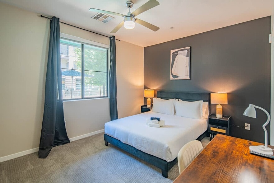 Building Photo - 777 E Stella Ln