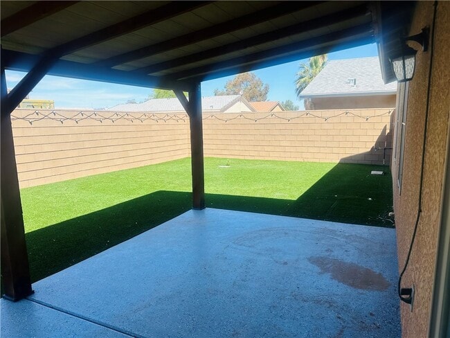 Building Photo - 9927 S Phoenix Dr