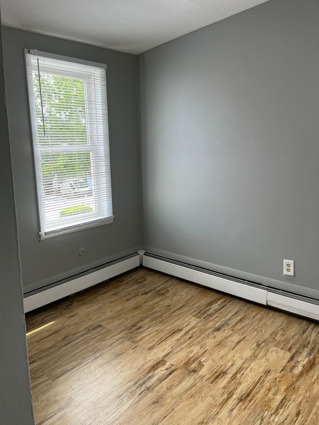 Building Photo - Beautiful 3-bedroom, 1.5-bathroom home in the heart of Lancaster!