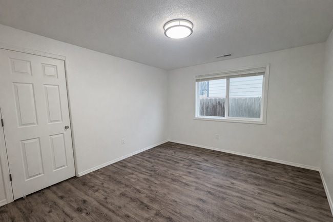 Building Photo - Freshly Updated 4-Bedroom Kennewick Rental – Available Now