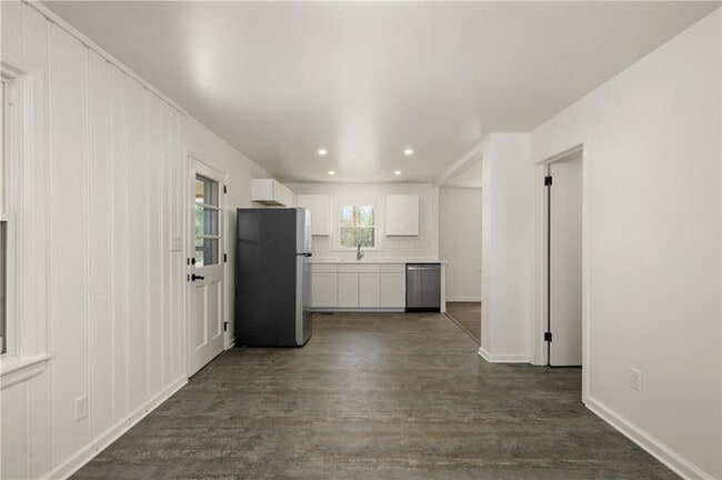 Building Photo - 878 Parkway Dr