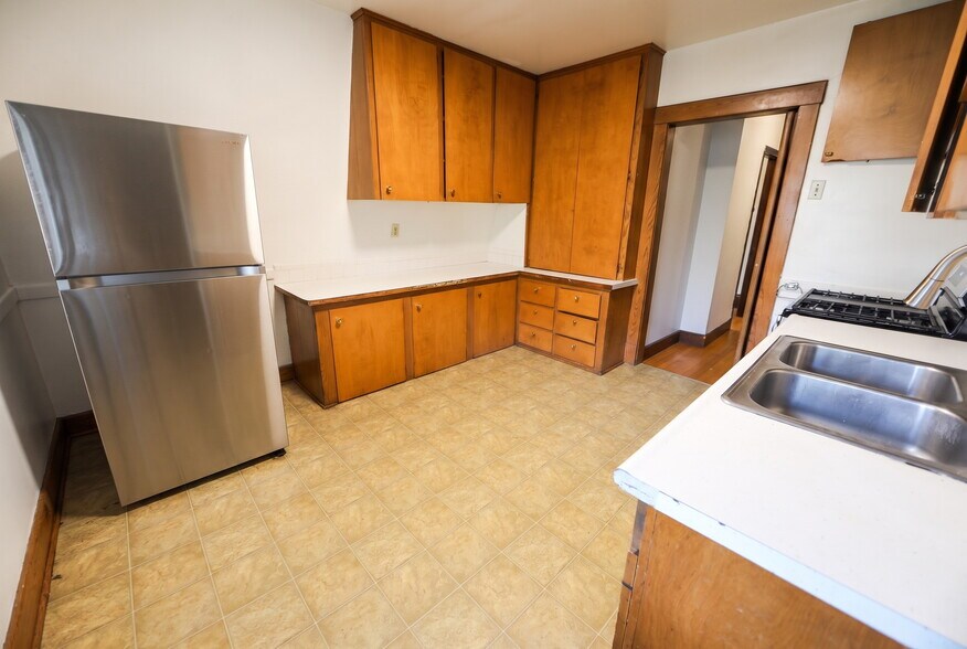 Building Photo - 410 W Mifflin St