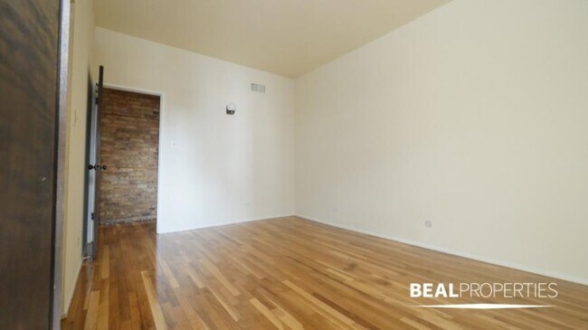 Building Photo - 1 bedroom in CHICAGO IL 60657