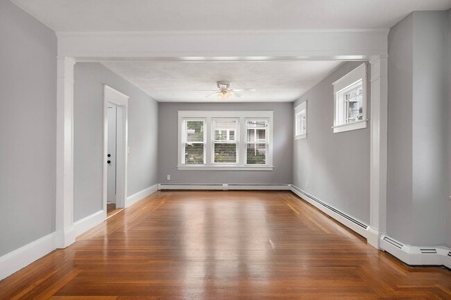 Building Photo - 84 Rochambeau Ave