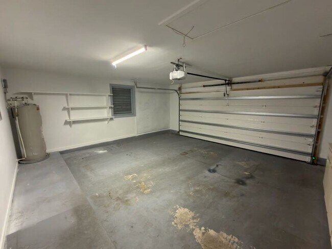 Building Photo - 2620 Bent Hickory Cir