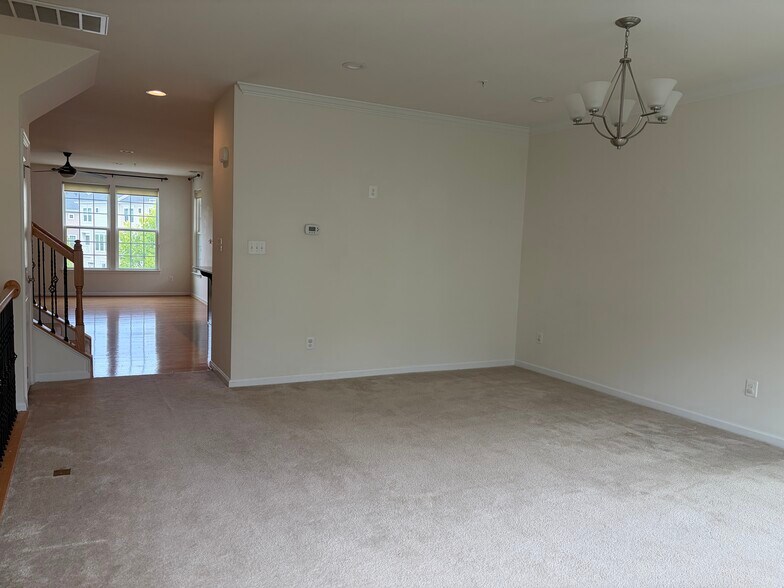 Building Photo - 3190 Yeager Dr