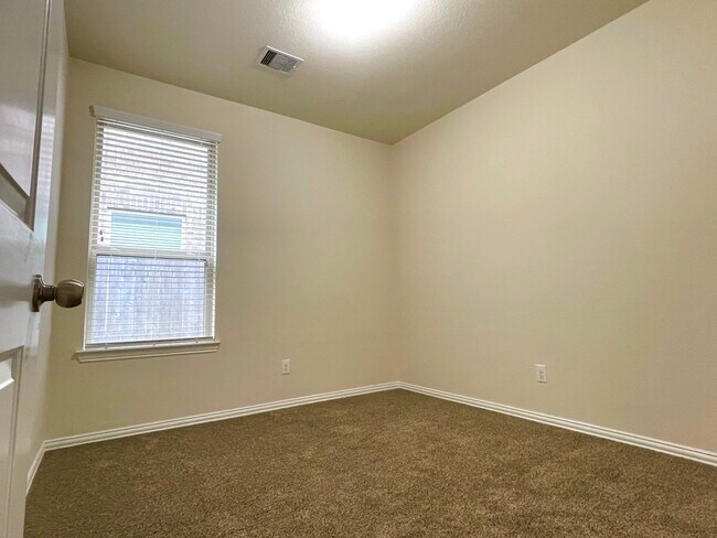 Building Photo - 1518 Summer City Dr