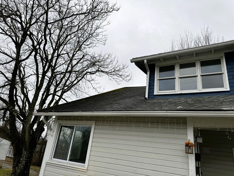 Building Photo - 909 Perry Hwy