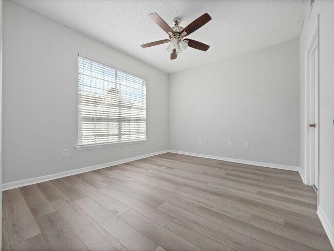 Building Photo - 8300 Elm Park Dr