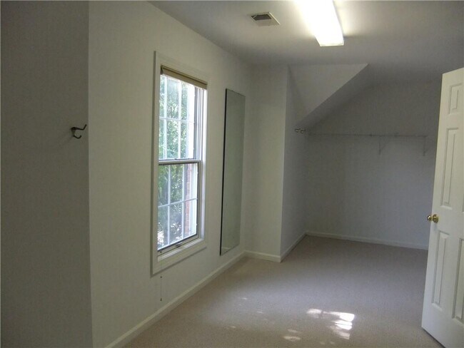 Building Photo - 5060 Gallatree Ln