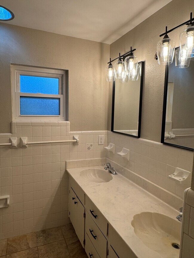 Building Photo - Charming 4 bedroom South Lakeland home wit...