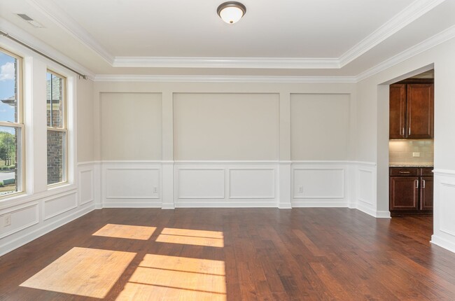 Building Photo - Gorgeous 5 Bedroom Home with First Floor I...