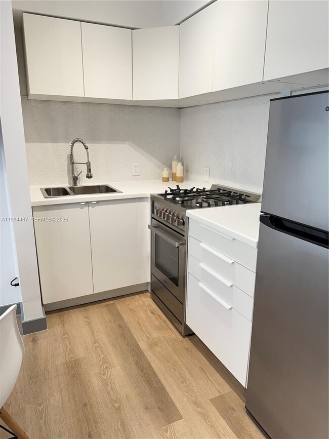 Building Photo - 1320 Drexel Ave