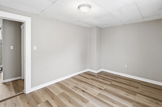 Building Photo - 14 Hacker St