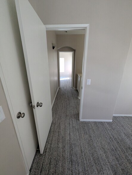 Building Photo - 211 Montana del Lago Dr
