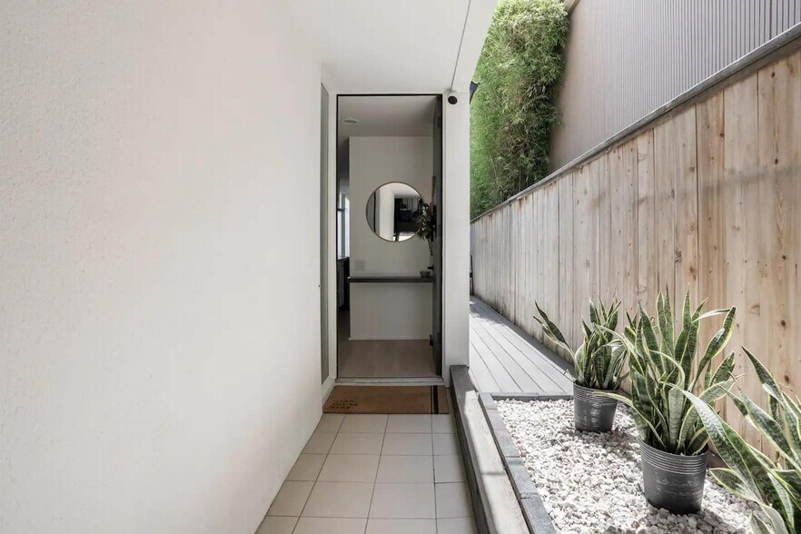 Building Photo - 1773 Torrance St