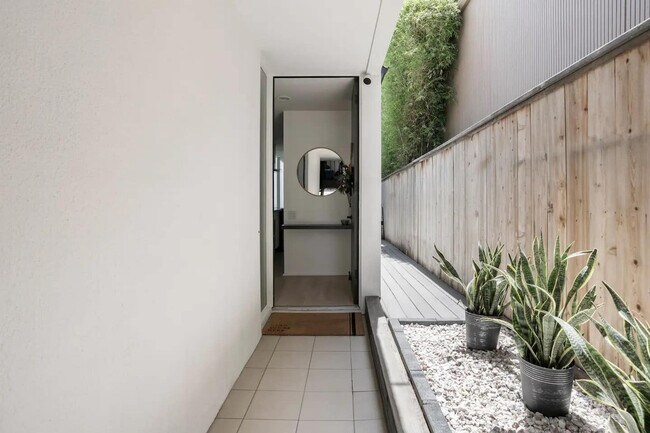 Building Photo - 1773 Torrance St