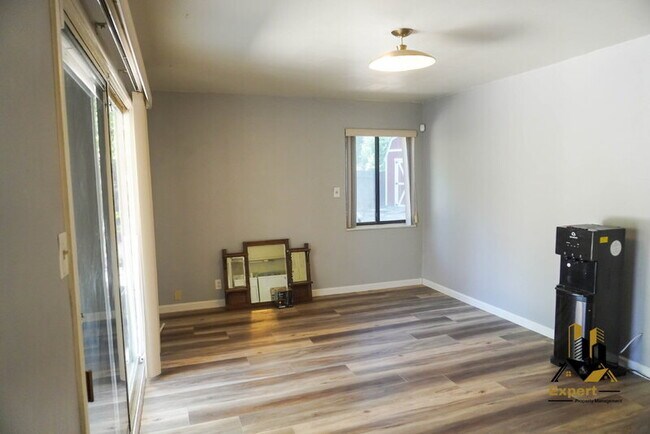 Building Photo - 7479 Skycrest Ct