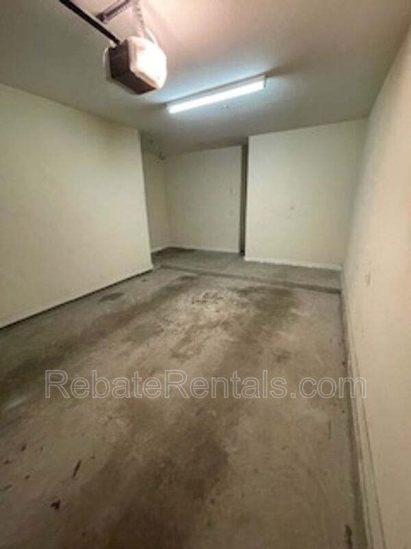 Building Photo - 10075 Gate Pkwy N