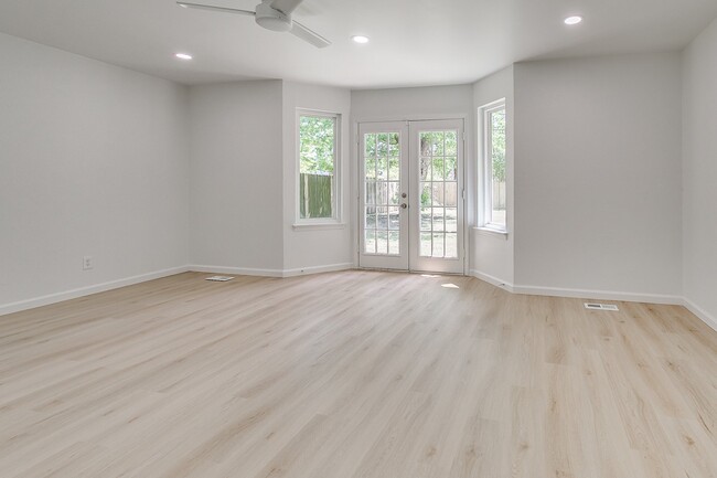 Building Photo - 1430 Westbrooke Terrace
