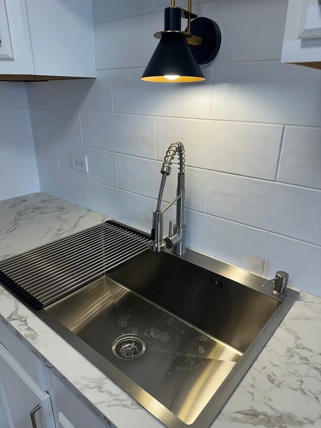 Building Photo - 1463 Mercury Dr