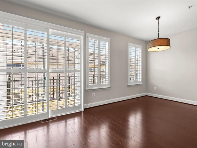 Building Photo - 5803 Lois Ln